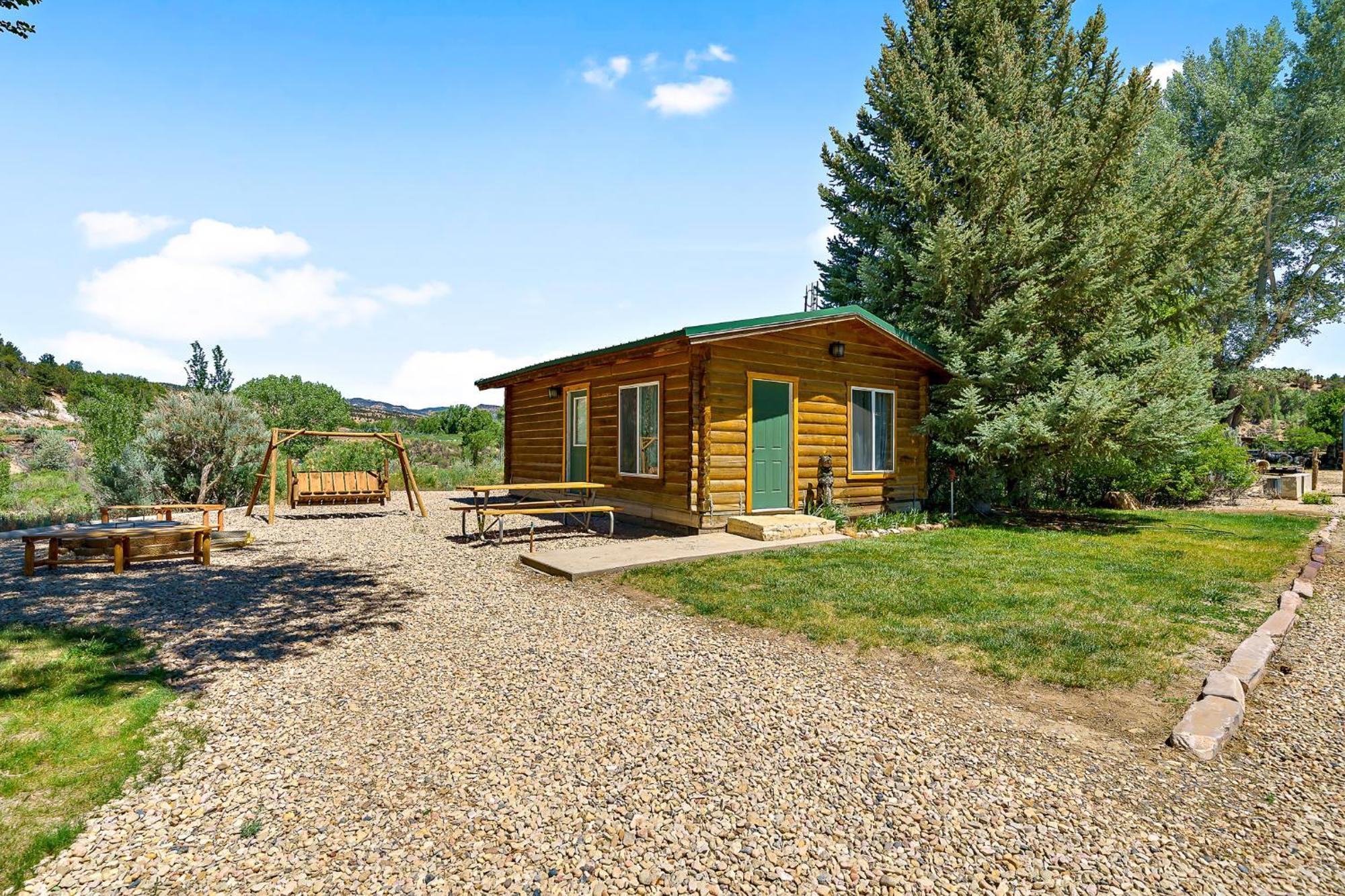 The Park Cabin At Mount Carmel Motel And Rv Park Маунт-Кармел Экстерьер фото