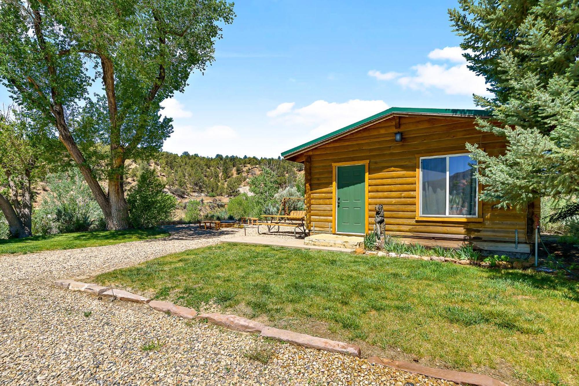 The Park Cabin At Mount Carmel Motel And Rv Park Маунт-Кармел Экстерьер фото