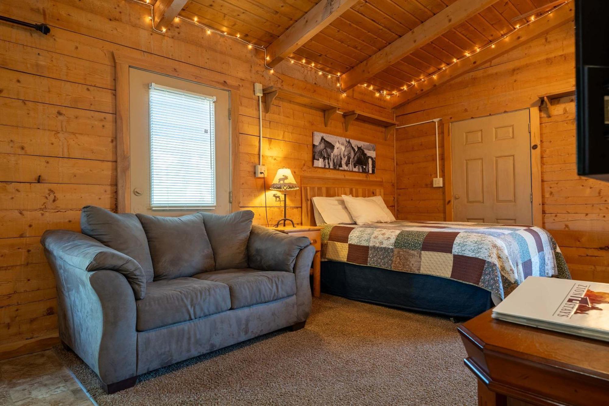 The Park Cabin At Mount Carmel Motel And Rv Park Экстерьер фото